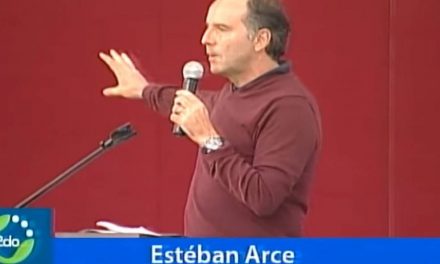 Universitarios critican a Esteban Arce por conferencia sobre “libertad de expresión”