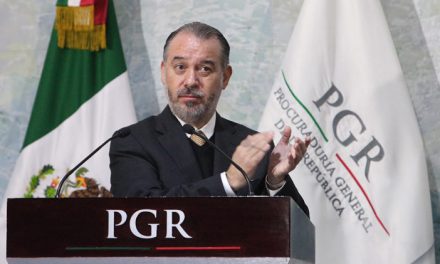Raúl Cervantes Presenta su Renuncia a la PGR