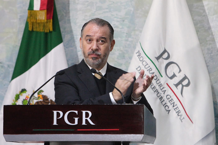 Raúl Cervantes Presenta su Renuncia a la PGR