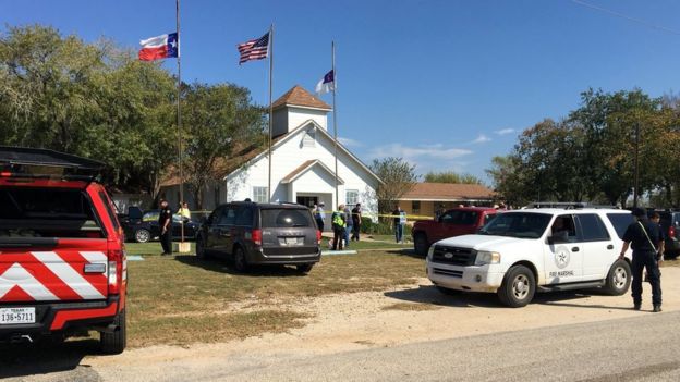 26 muertos en tiroteo dentro de Iglesia en San Antonio, Texas.