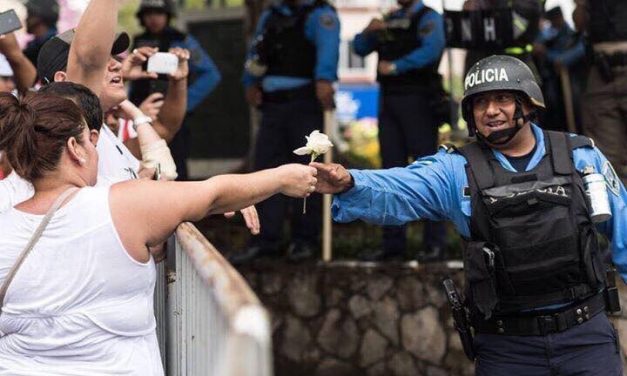 HUELGA DE POLICIAS POR ELECCIONES PRESIDENCIALES EN HONDURAS