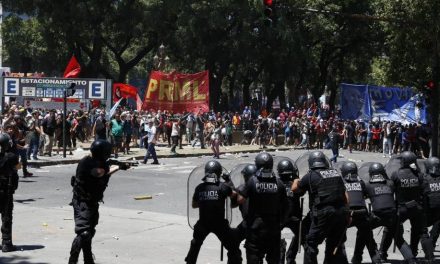 PROTESTAS EN ARGENTINA POR NUEVO SISTEMA DE PENSIONES