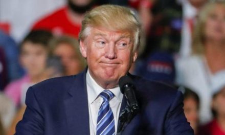 Donald Trump premia a las noticias falsas contra su Gobierno, CNN y NYT los más nominados.