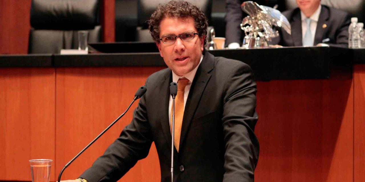 Armando Ríos Piter llama a los independientes a unir fuerzas para competir contra partidos políticos.