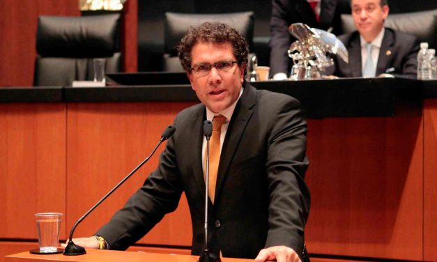 Armando Ríos Piter llama a los independientes a unir fuerzas para competir contra partidos políticos.