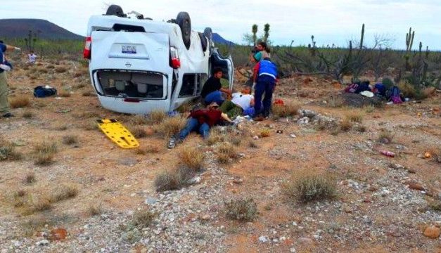 Vuelca camioneta donde viajaba Marichuy aspirante a candidatura independiente