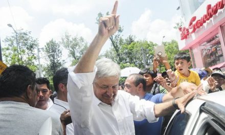 AMLO líder en encuesta nacional realizada por Grupo Reforma.