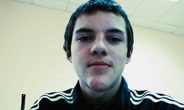 Danil Cheshko de 19 años de edad es arrestado tras violar y asesinar a Svetlana Sapogova con un gato hidráulico.