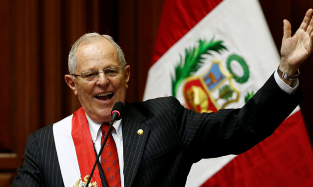 Renuncia presidente de Perú