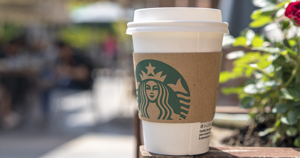 Starbucks: Ofrece millones de dólares por ideas ecológicas para sus vasos.