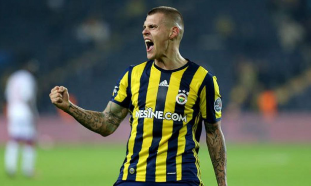 Compañero salva a futbolista Martin Skrtel de ahogarse