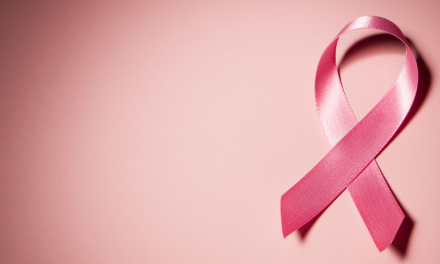 Autos rosas en prevención contra el cáncer