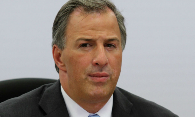 Meade invita a Ríos Piter a su campaña.
