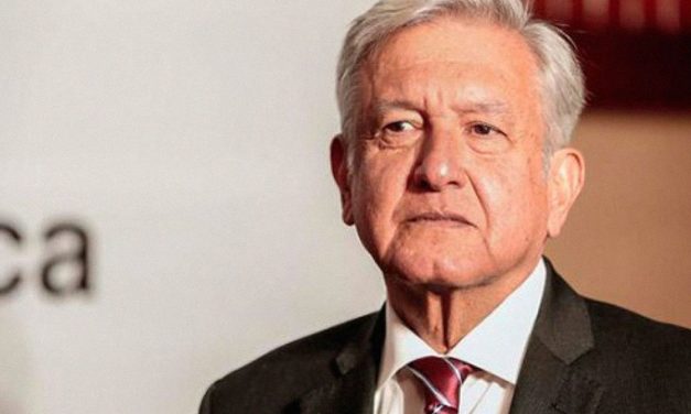 Recibe Javier Corral a AMLO en Chihuahua