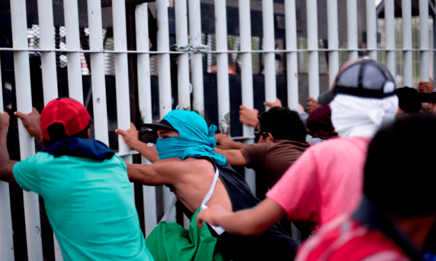 EU envía barreras de seguridad por caravana