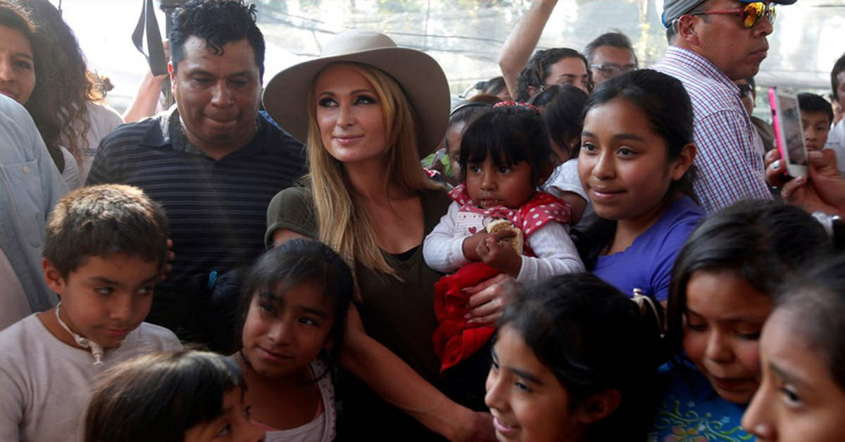 Paris Hilton visita a damnificados del 19-S en Xochimilco