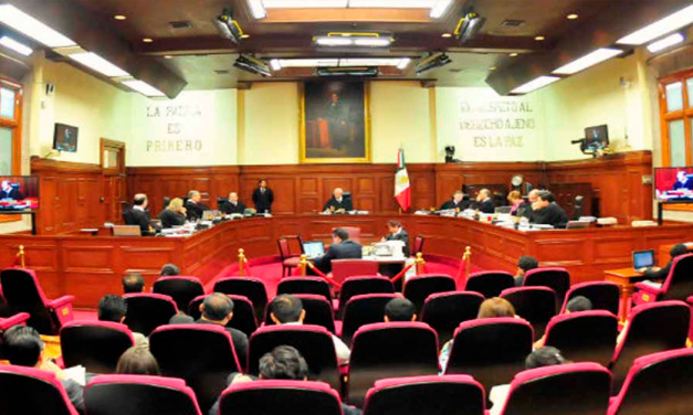 Suprema Corte suspende ley para que nadie gane más que AMLO