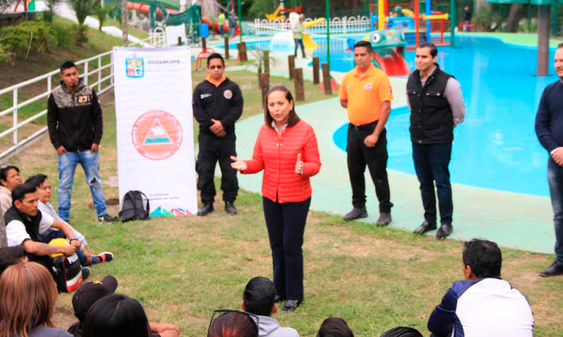 Salvavidas de parques de Guadalupe se capacitan en rescate acuático