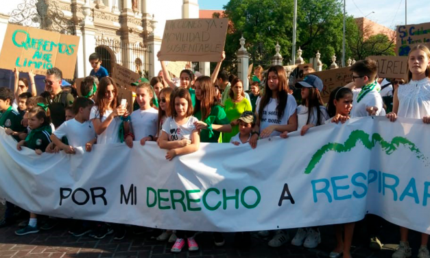 Realizan marcha niños y jóvenes de para concientizar sobre contaminación