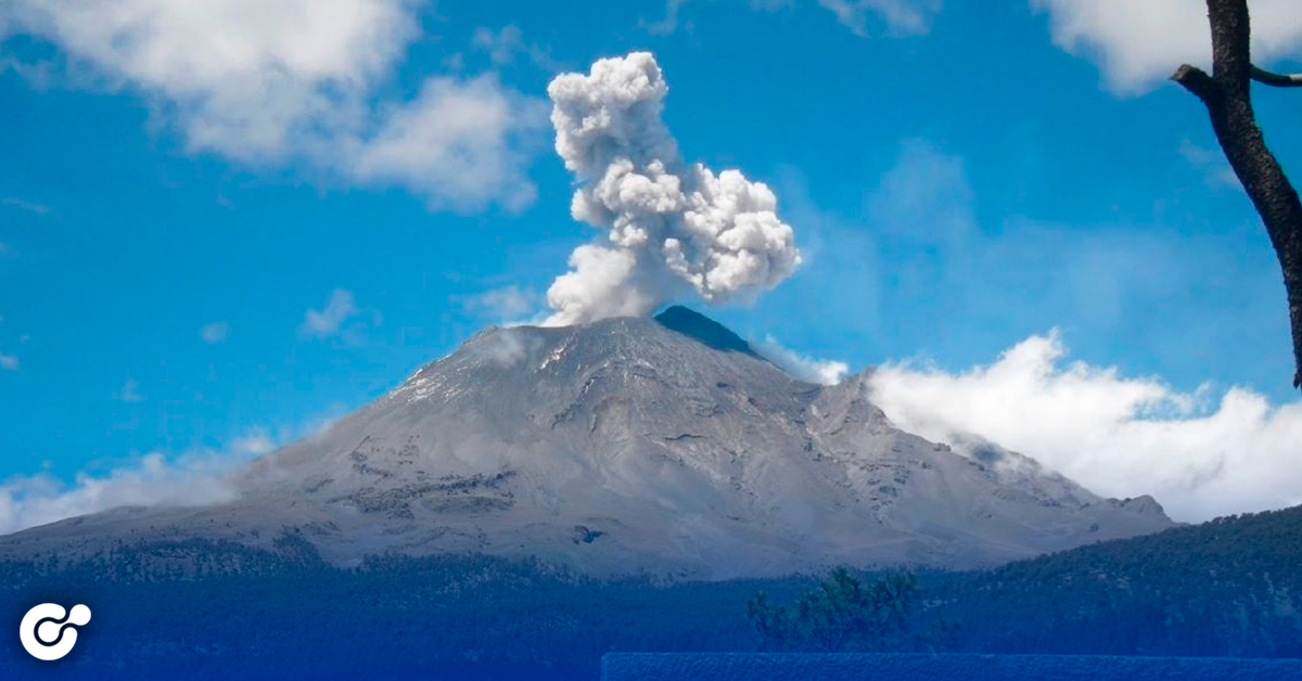 Popocatépetl explota y lanza ceniza en medio de contingencia ambiental