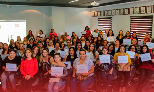 Se gradúan en Escobedo 80 mujeres emprendedoras