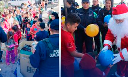 Policías de Guadalupe regalan juguetes a niños