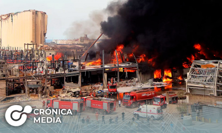 Enorme incendio en el puerto de Beirut, a un mes de la explosión