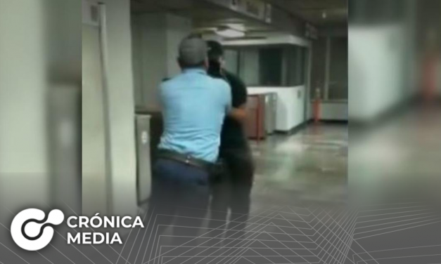 Guardia somete a usuario en Metrorrey de Nuevo León