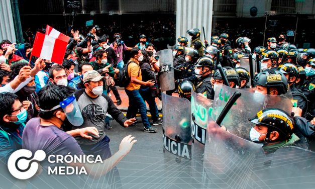 Fuertes protestas en Perú por destitución del Presidente