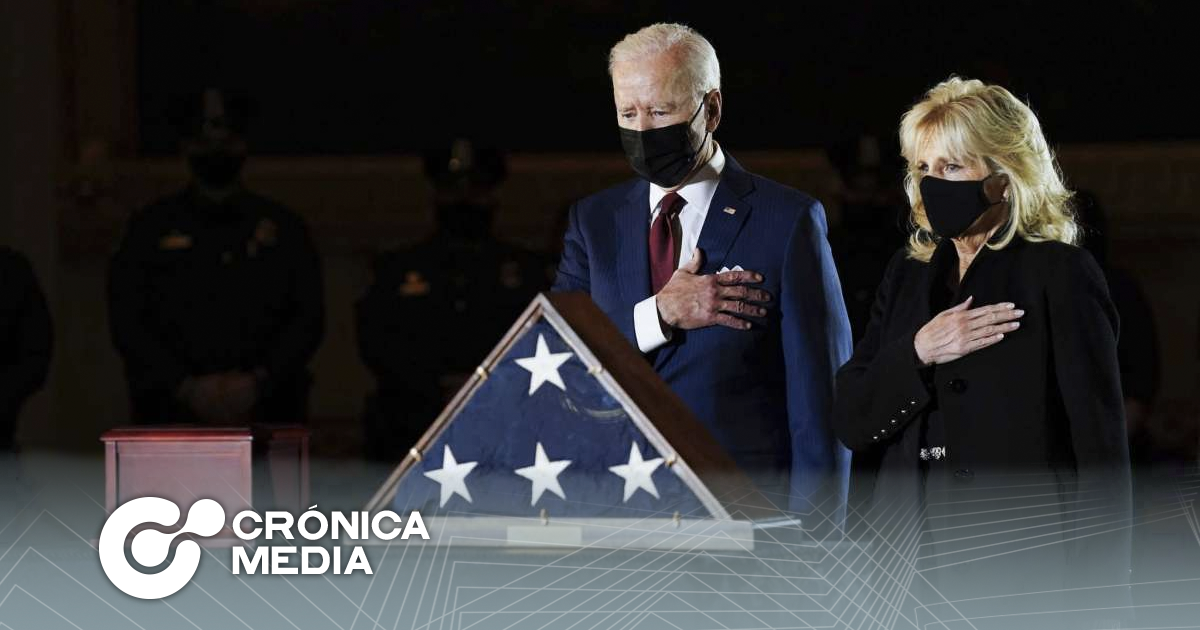Biden rinde homenaje a policía fallecido por disturbios en Capitolio